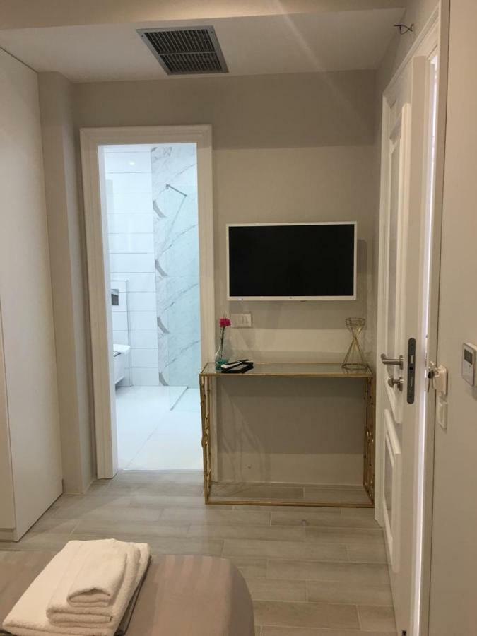Onira Luxury Rooms Sarandë Buitenkant foto